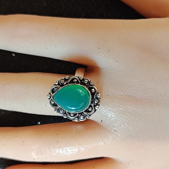 Green Chalcedony Gemstone Ring - Size 10 1/2 - Picture 8 of 8